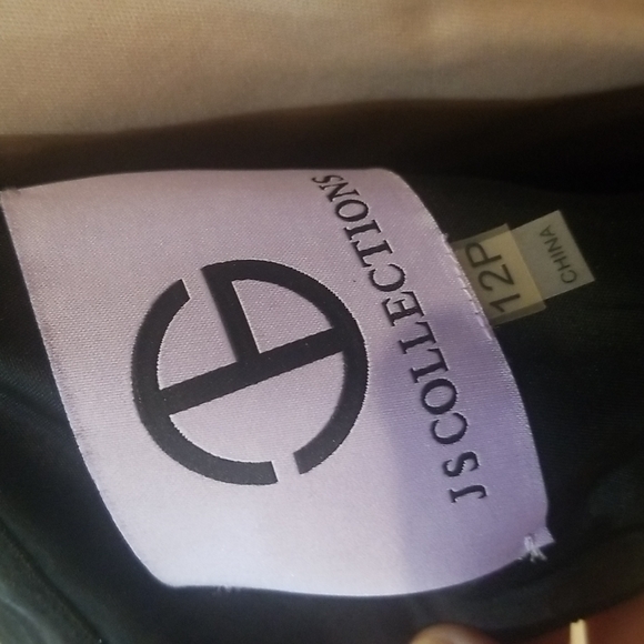 Elegant Gown - Picture 11 of 12